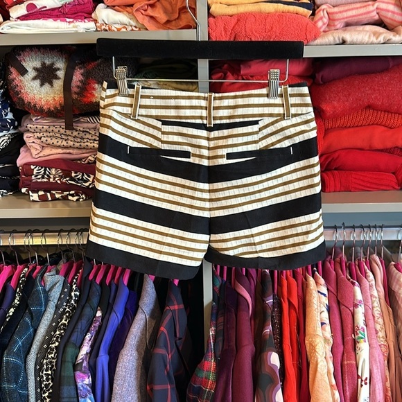 Loft Riviera size 00 (fits like 0-2) white with olive/black stripes 4” shorts​ - Picture 3 of 3